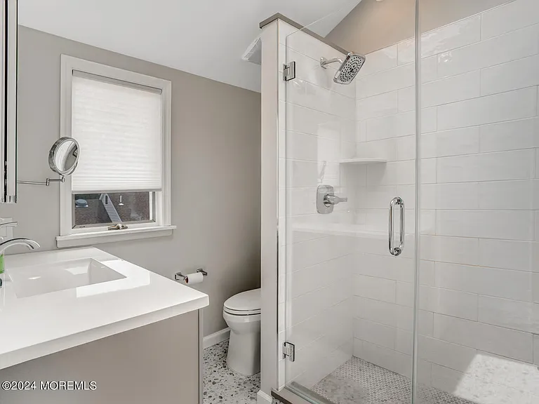 200 S Bayview Ave — Photo 20