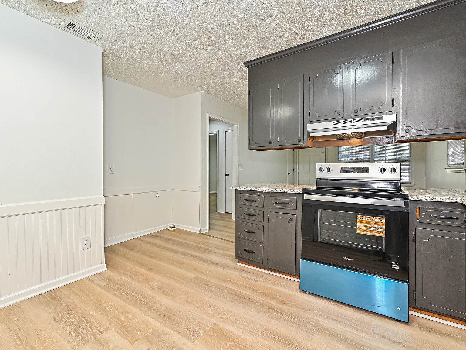162 American Ave NE — Photo 1