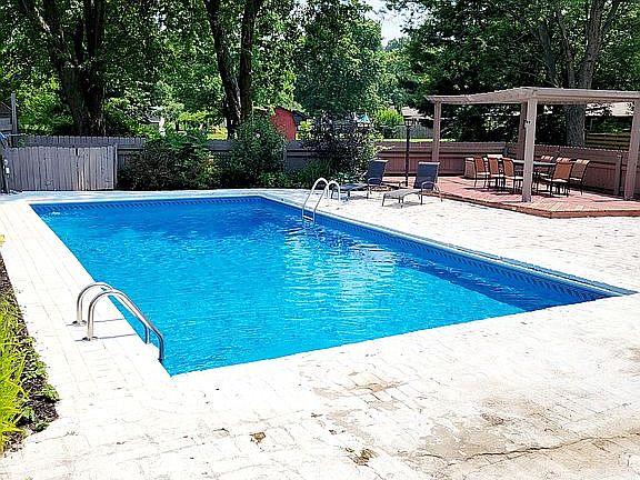 Plenty of entertaining area 