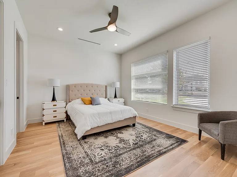 6411 Royal Ln — Photo 18