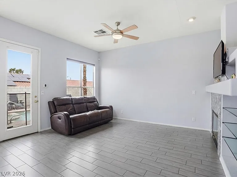 1562 Harwood Ave — Photo 14