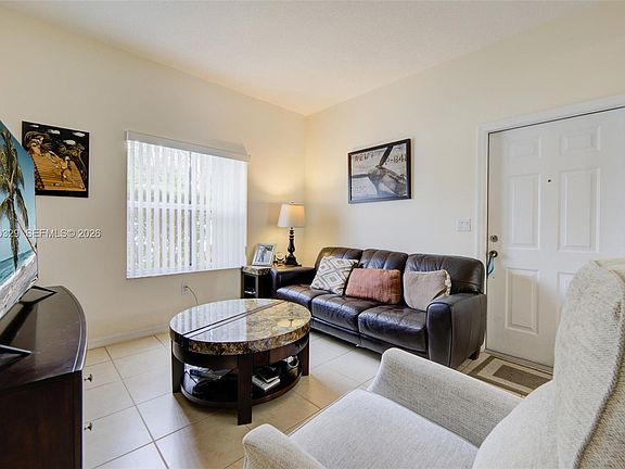 5th image of 806 SW 143rd Ter