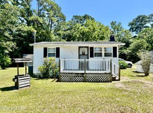 136 Floyd Pond Ln, Richlands, NC 28574
