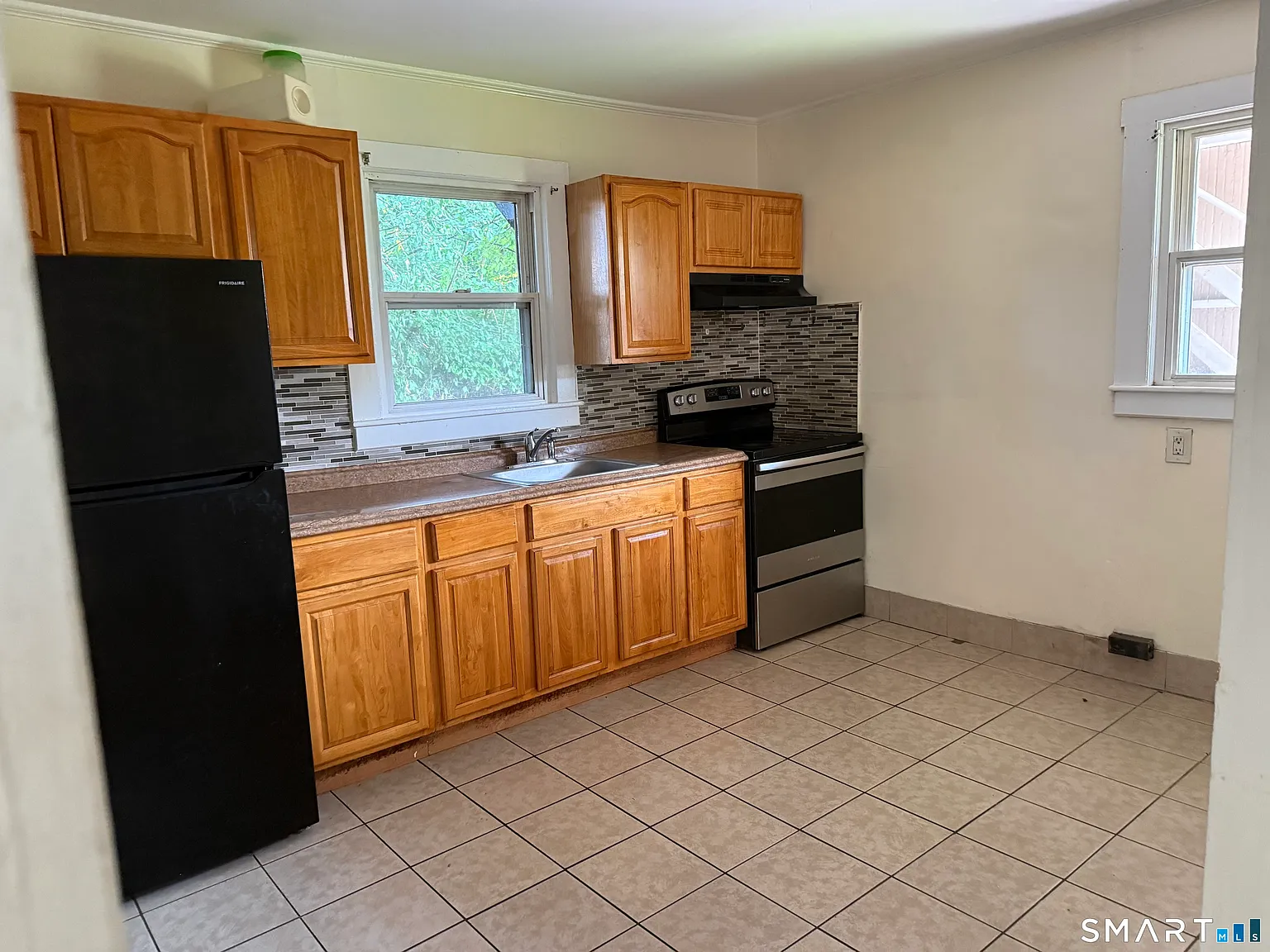 4 bed, 3.0 bath, 2039 sqft, $2,000 — Photo 3