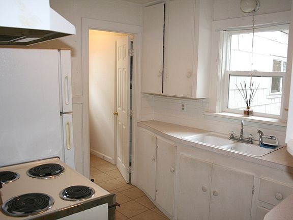 4th image of 18450 Division Ave NE