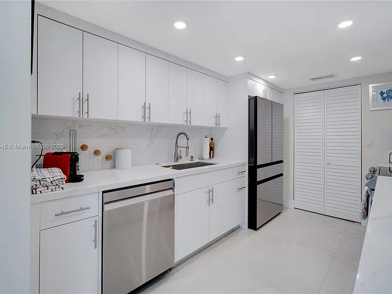 13370 SW 89th Ter #E — Photo 9