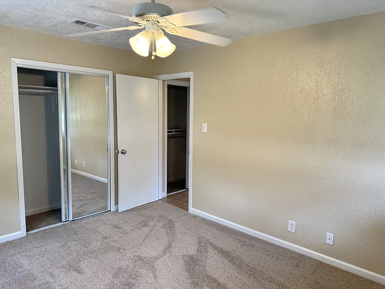 635 Pine St — Photo 12