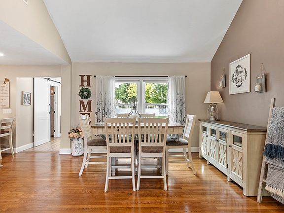 5th image of 36 Harkins St
