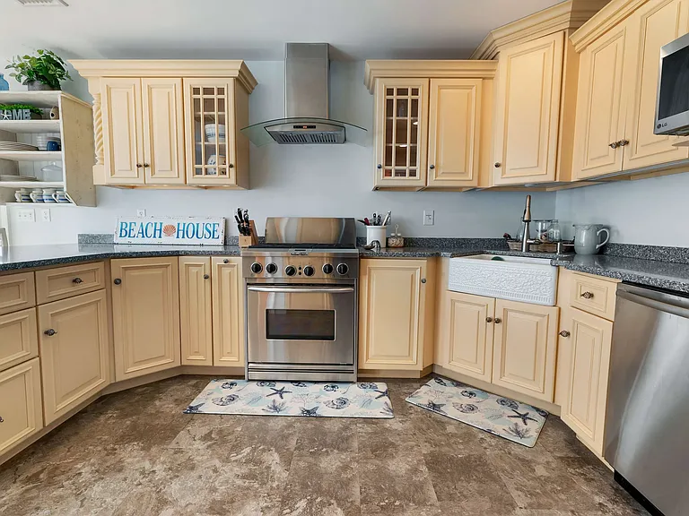 15 Beechwood Ave — Photo 13