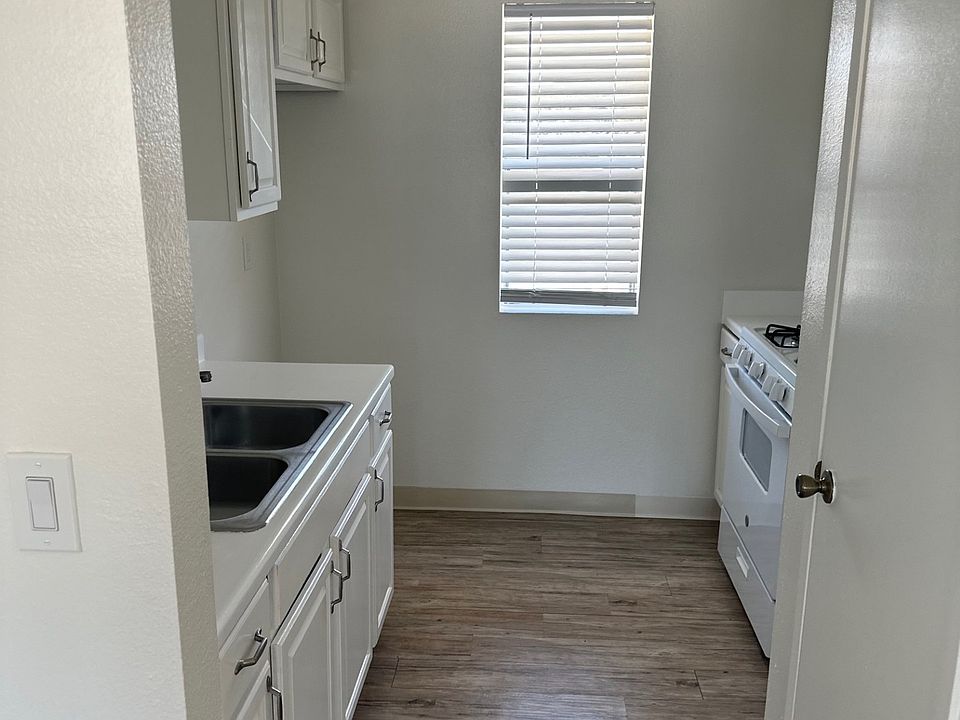 647-H Kitchen