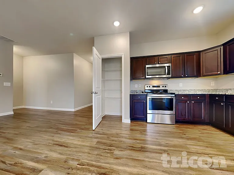 381 Alexander Ln — Photo 5