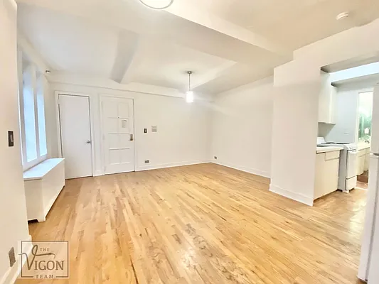 Rented by Bond New York | media 26