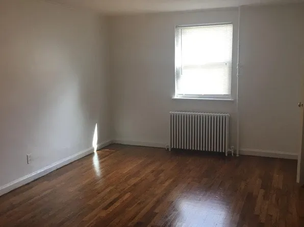 2541 Young Ave, Bronx, NY 10469