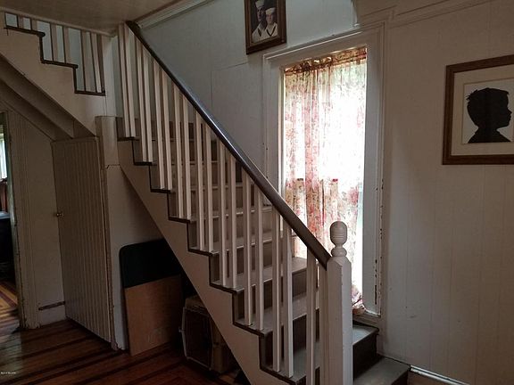 3rd image of 223 E Sophia St