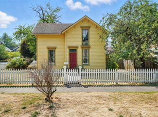 4272 SE Washington St, Portland, OR