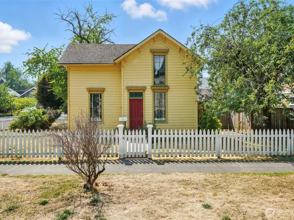 4272 SE Washington Street, Portland, OR 97215