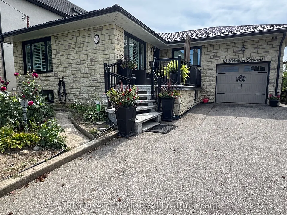 31 Whitburn Cres #LOWER LEVEL