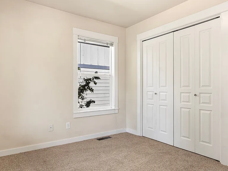 114 SE Roosevelt Ave #&-2 — Photo 13