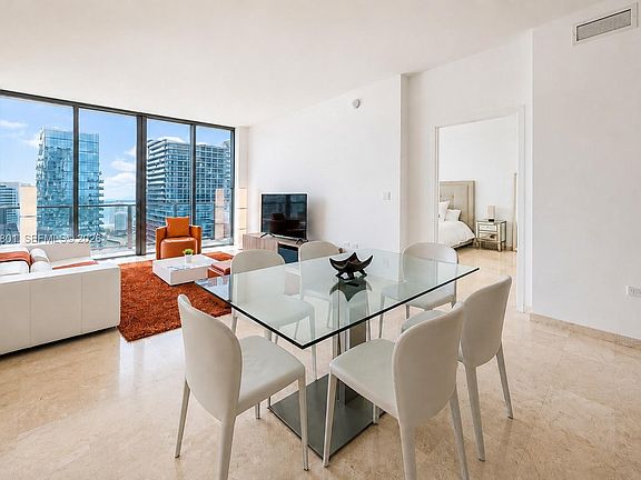 4th image of 88 SW 7th St APT 3403