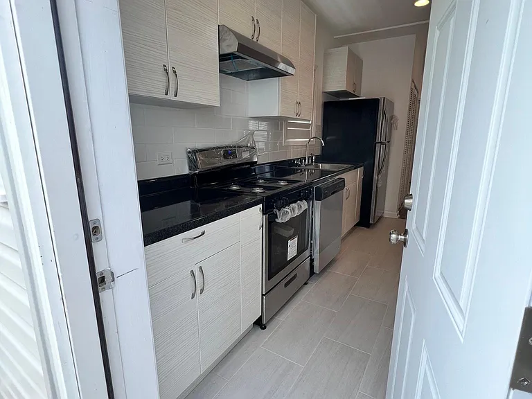2717 W Saint Helen St #2 — Photo 6