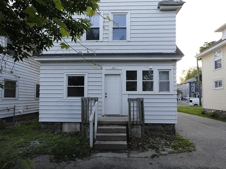 504 N Walnut St — Photo 22