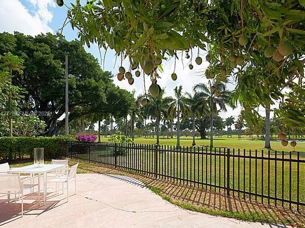 5570 La Gorce Dr, Miami Beach, FL 33140