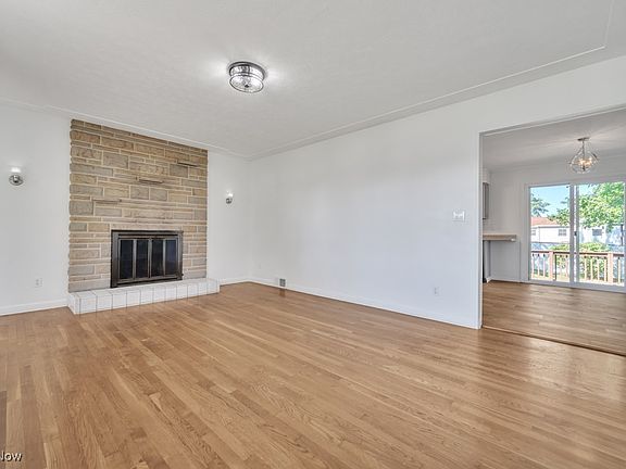 3rd image of 2910 Loretta Ct