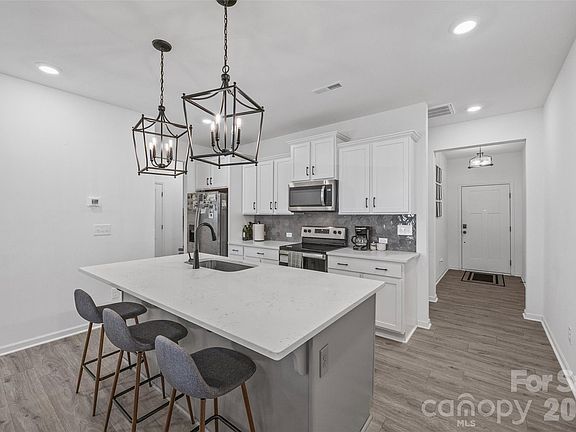 5th image of 614 Candela Ct