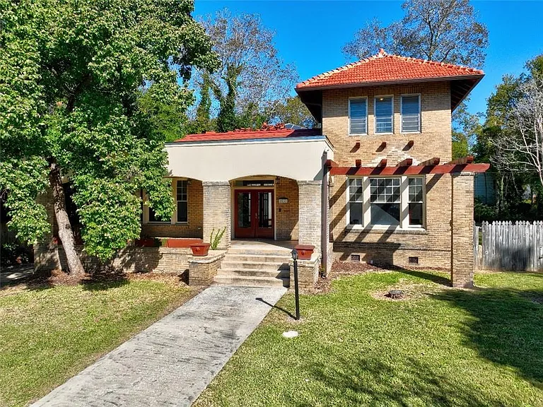 2733 Hillcrest Ave — Photo 2