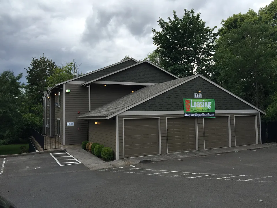 621 NE Kane Dr #103