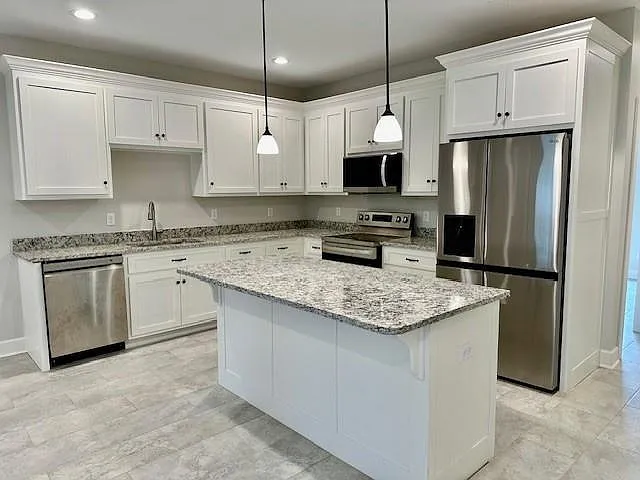 3 bed, 2.0 bath, 1400 sqft, $1,650 — Photo 3