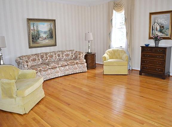 Living Room w/Hardwood Floors
