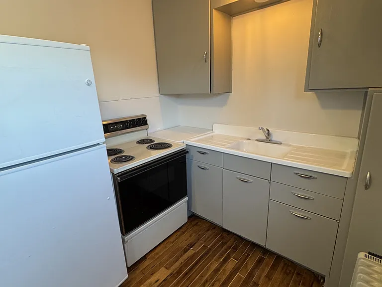 157 N 4th East St #5 — Photo 5