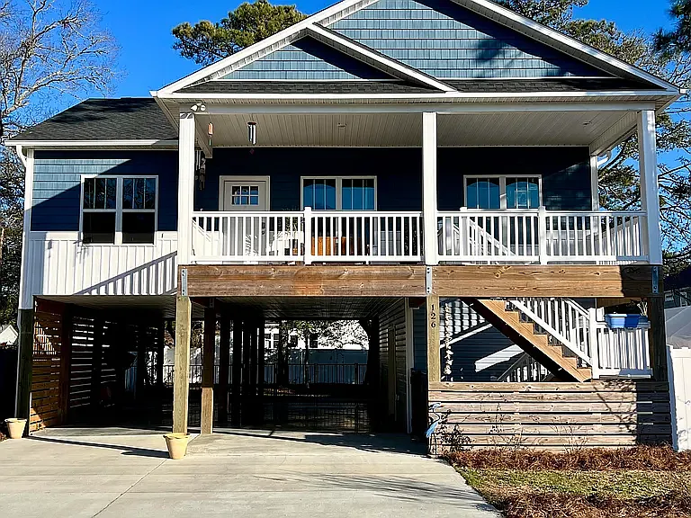 3 bed, 1300 sqft, $3,400 — Photo 1