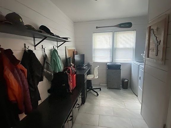 Mudroom / Laundry