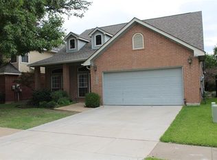 9422 Abbey Rd, Irving, TX 75063