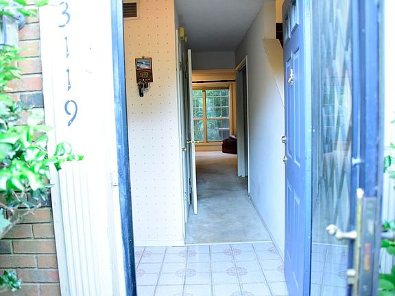 5th image of 3119 S Wesley Ct