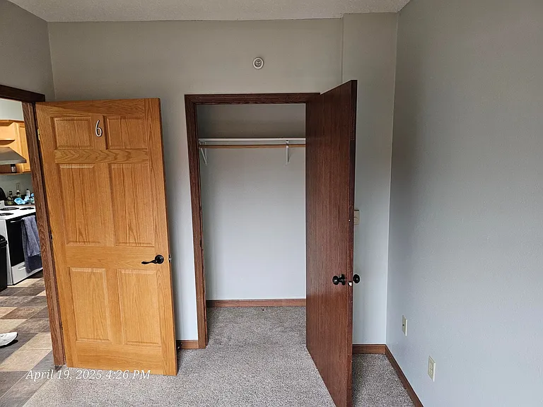 615 S Chestnut St #UPSTAIRS UNITS — Photo 8