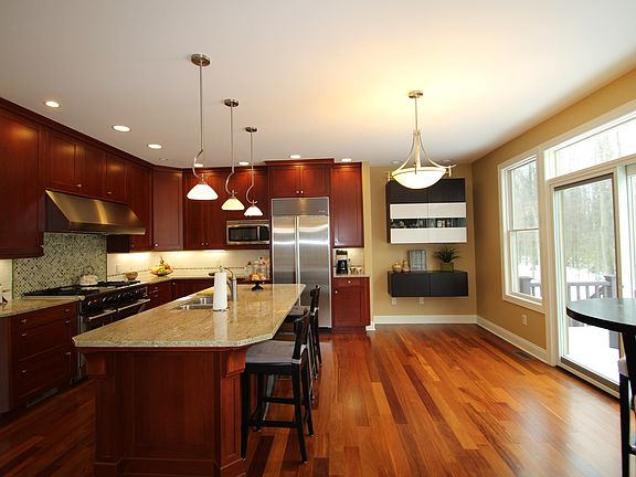 3rd image of 14 Amber Hill Dr