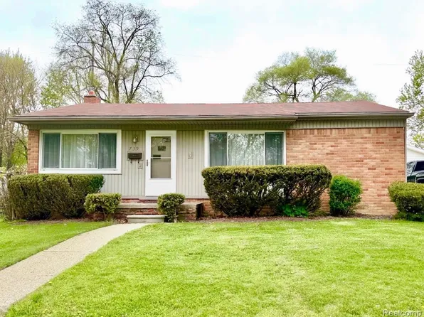 739 Vassar Dr, Fenton, MI 48430