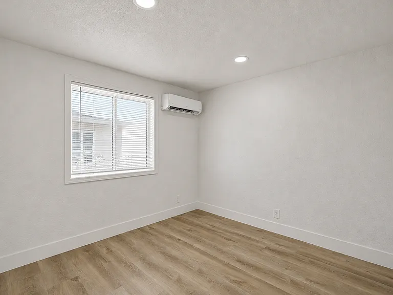 7752 Janet Ave — Photo 11