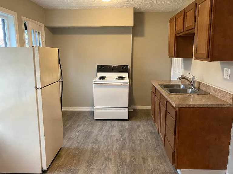 1356 Huffman Ave — Photo 6