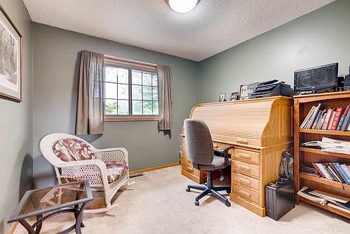 5th image of 21759 Cottonwood St NW
