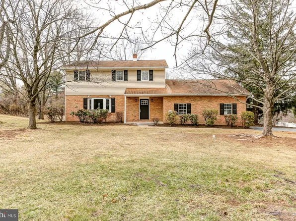 4 Chalfont Cir, Hummelstown, PA 17036