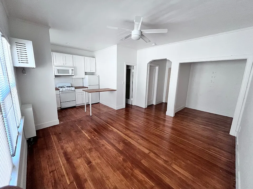 2050 Dracena Dr