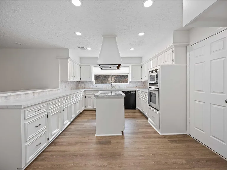 14143 Hillvale Dr — Photo 5