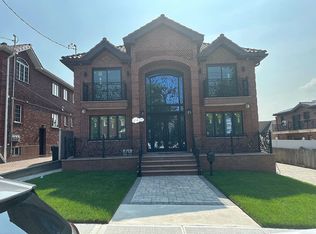 60-14 Marathon Pkwy #1, Little Neck, NY 11362
