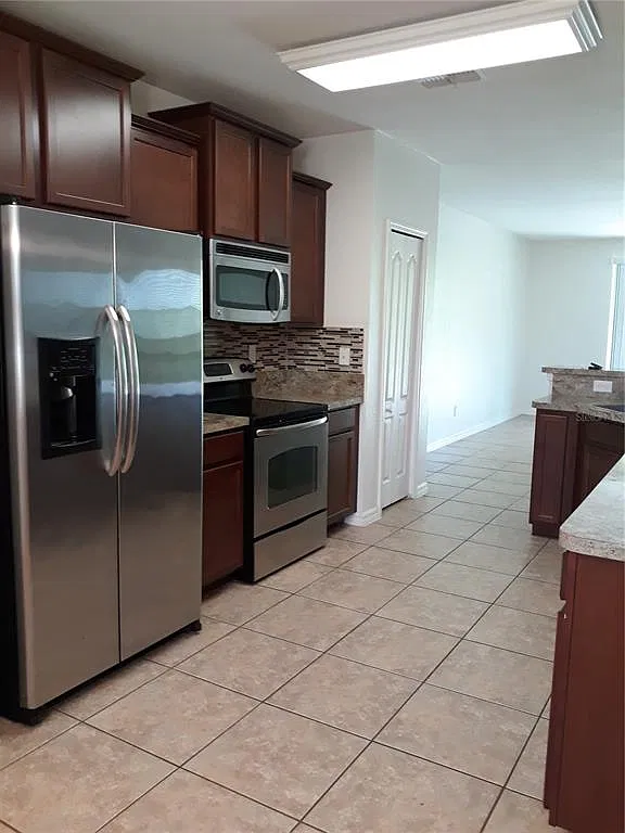 3 bed, 2.0 bath, 1526 sqft, $1,900 — Photo 4
