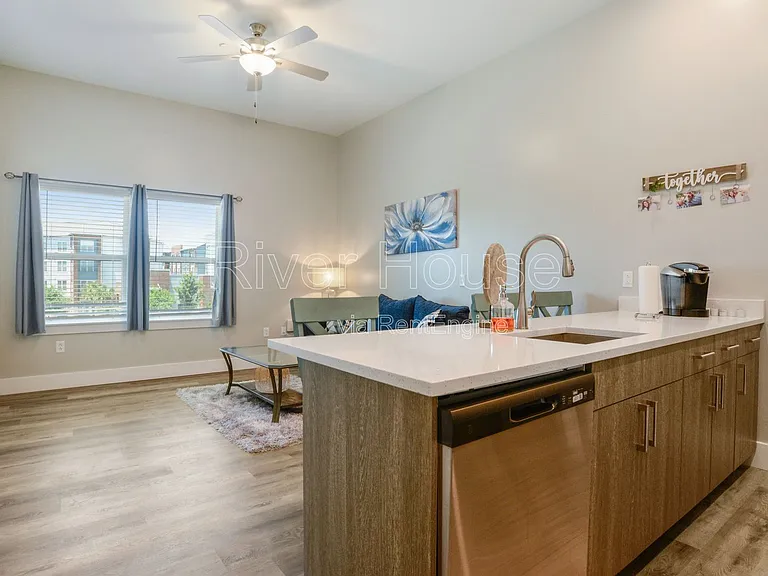 102 River House Pl #1H — Photo 7
