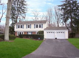 25 Skylark Ln, Stony Brook, NY 11790